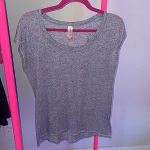Large soft stretchy gray t shirt